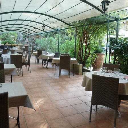 Logis Hôtel Résidence Les Cèdres Villeneuve-lès-Avignon Exterior foto