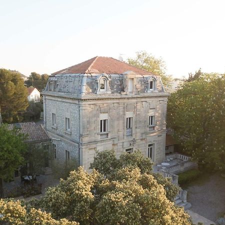 Logis Hôtel Résidence Les Cèdres Villeneuve-lès-Avignon Exterior foto
