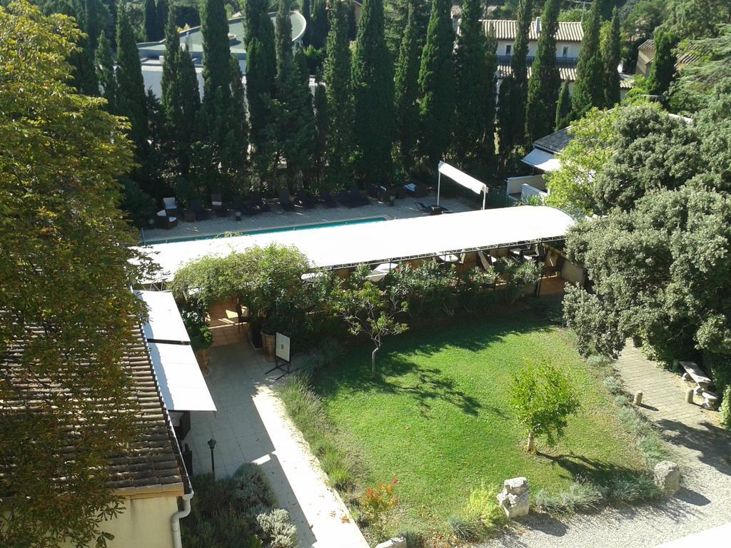 Logis Hôtel Résidence Les Cèdres Villeneuve-lès-Avignon Exterior foto