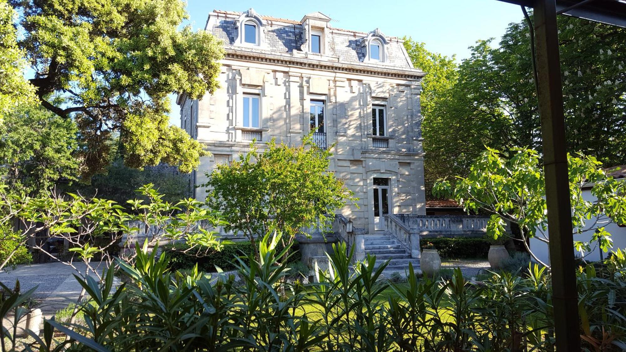 Logis Hôtel Résidence Les Cèdres Villeneuve-lès-Avignon Exterior foto