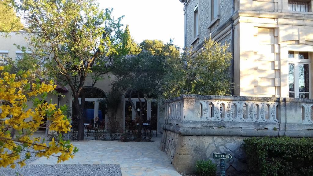 Logis Hôtel Résidence Les Cèdres Villeneuve-lès-Avignon Exterior foto