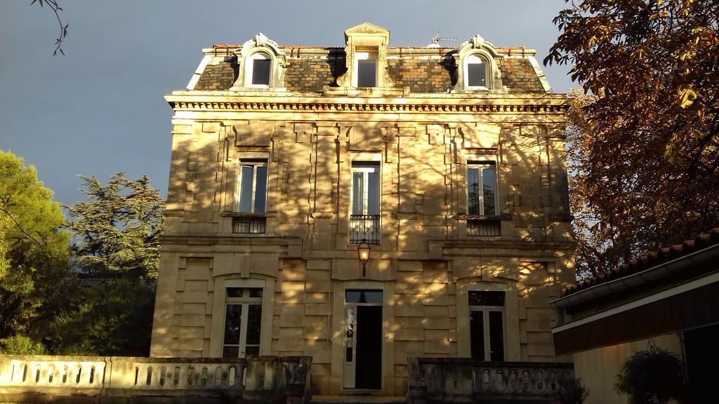 Logis Hôtel Résidence Les Cèdres Villeneuve-lès-Avignon Exterior foto
